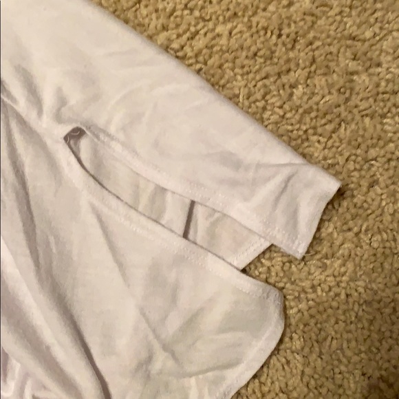 Cute white flutter sleeve top - Picture 2 of 3